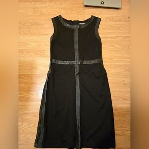 Roz & Ali size 10 little black dress with leather trim